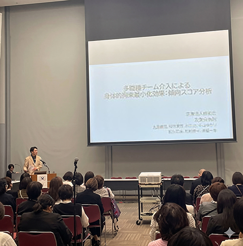 【学会発表】第12回 日本医療安全学会学術総会で身体拘束最小化チームの取り組みを発表しました。